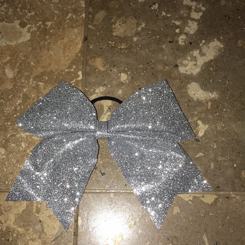 Cheer bow